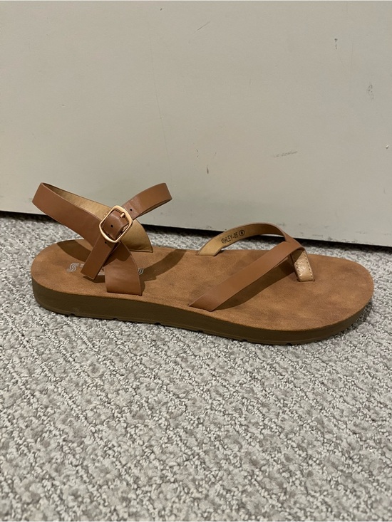 Story Shoes - Everyday Strappy Ankle Sandal in Tan